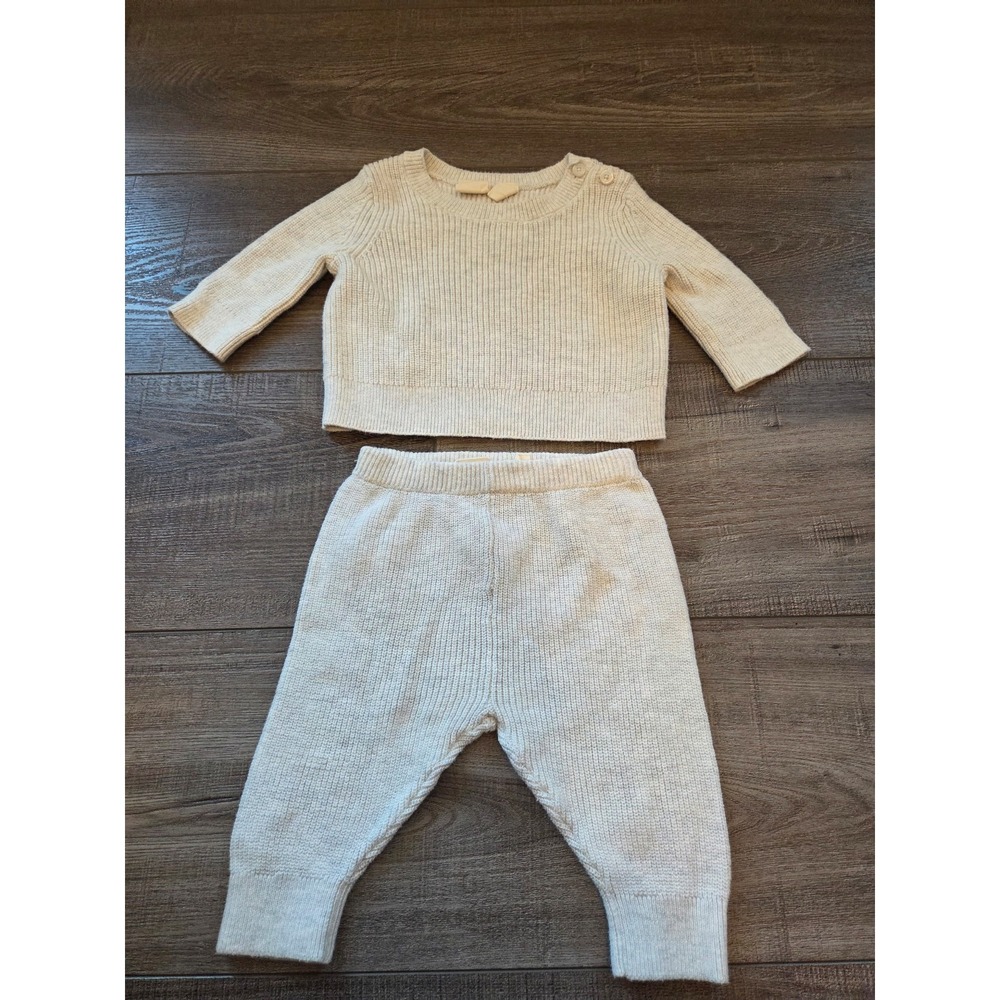 Baby gap knit outfit 0-3 mos